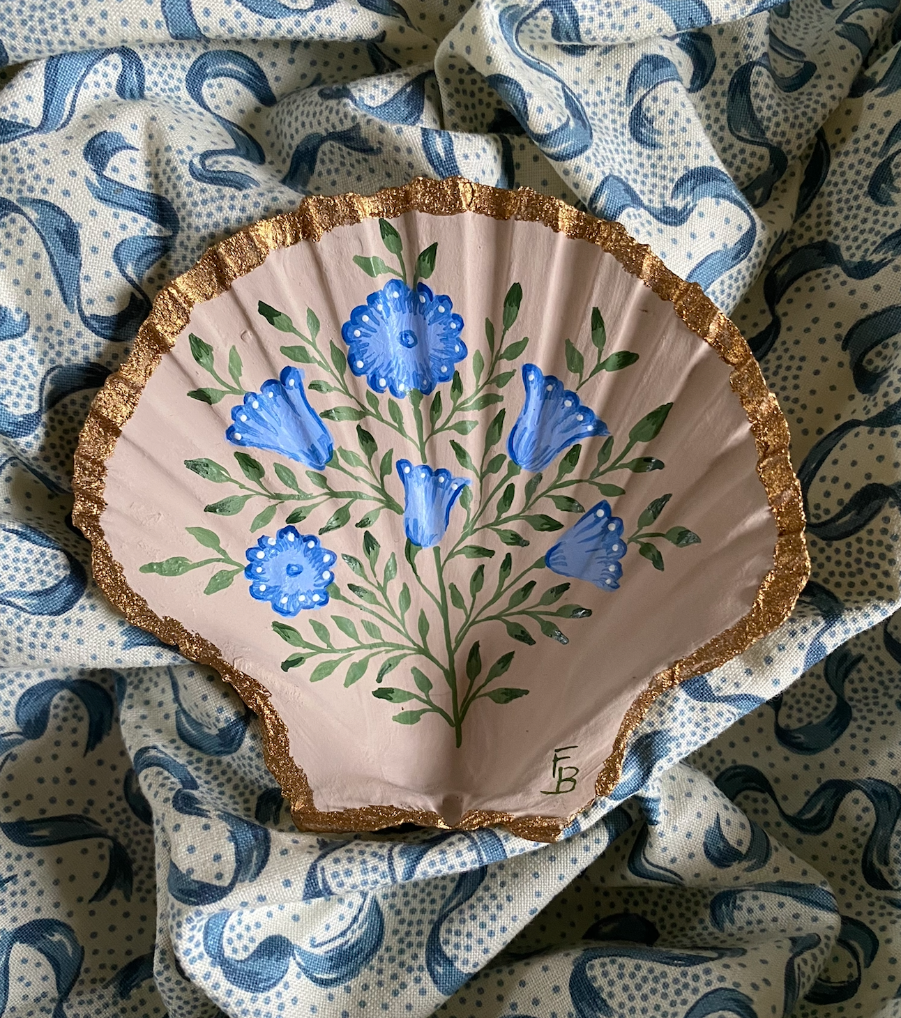 Hand-painted Scallop shell - Blue Flower
