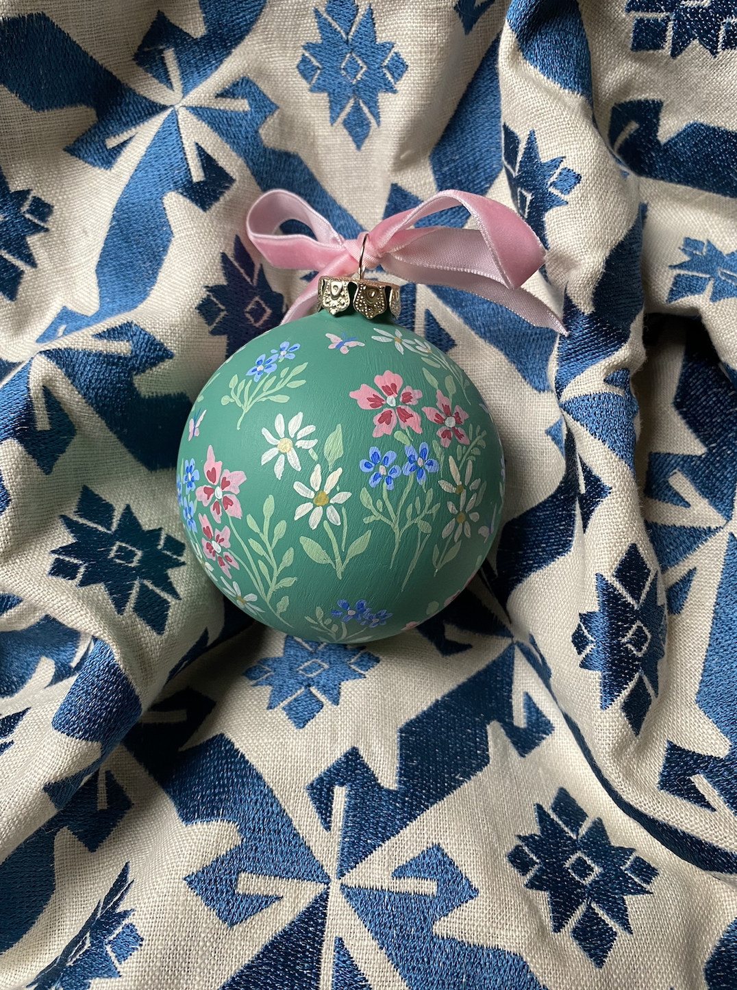 Christmas Ornament - Green meadow