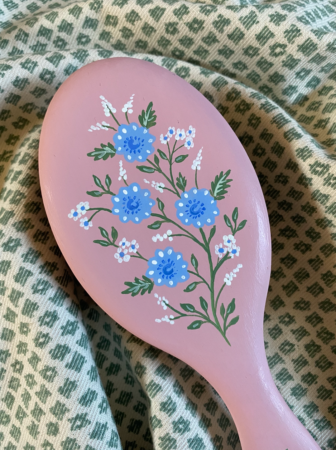 Large hand-painted hairbrush - Blue flowers