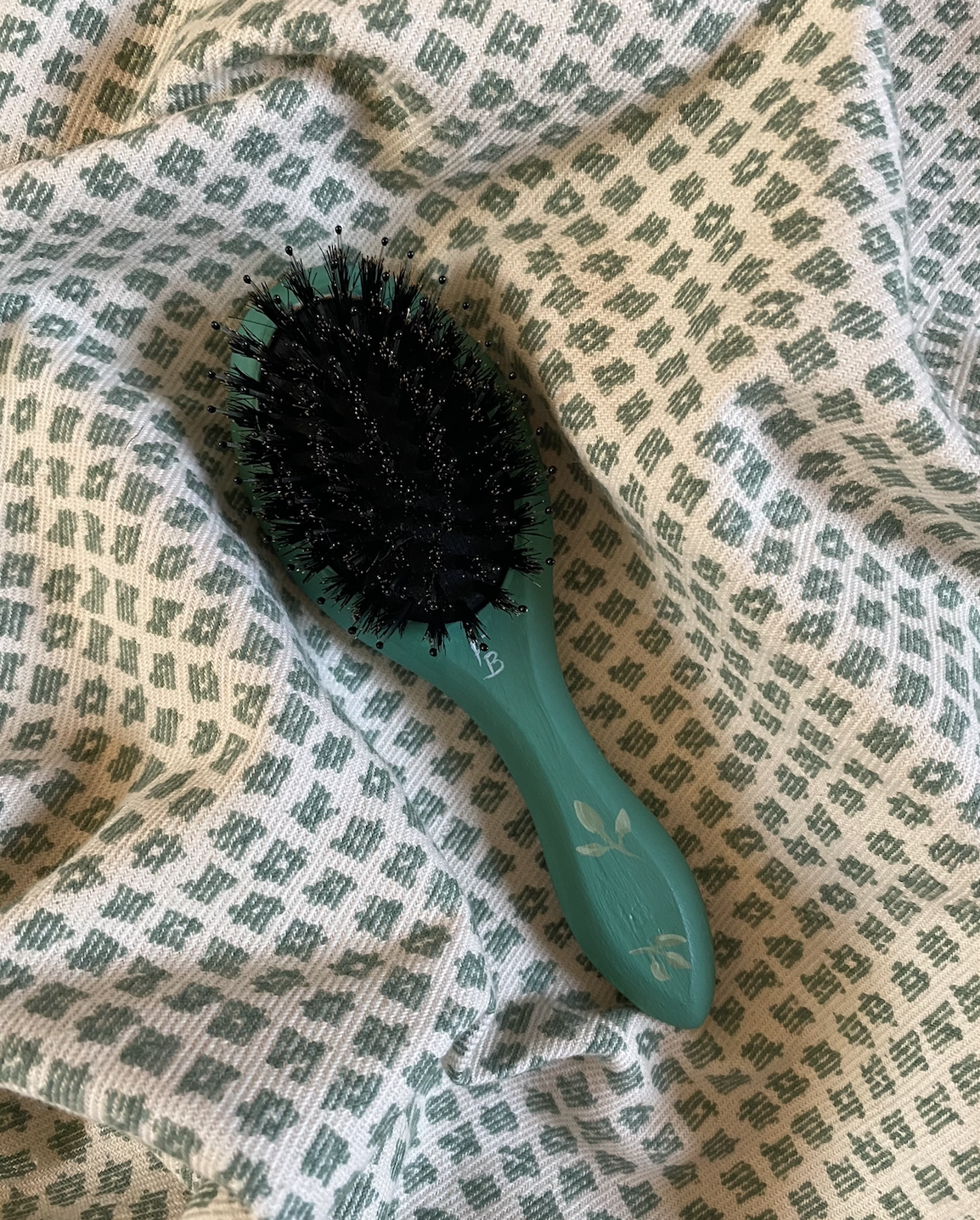 Small hand-painted hairbrush - Pink Beetle