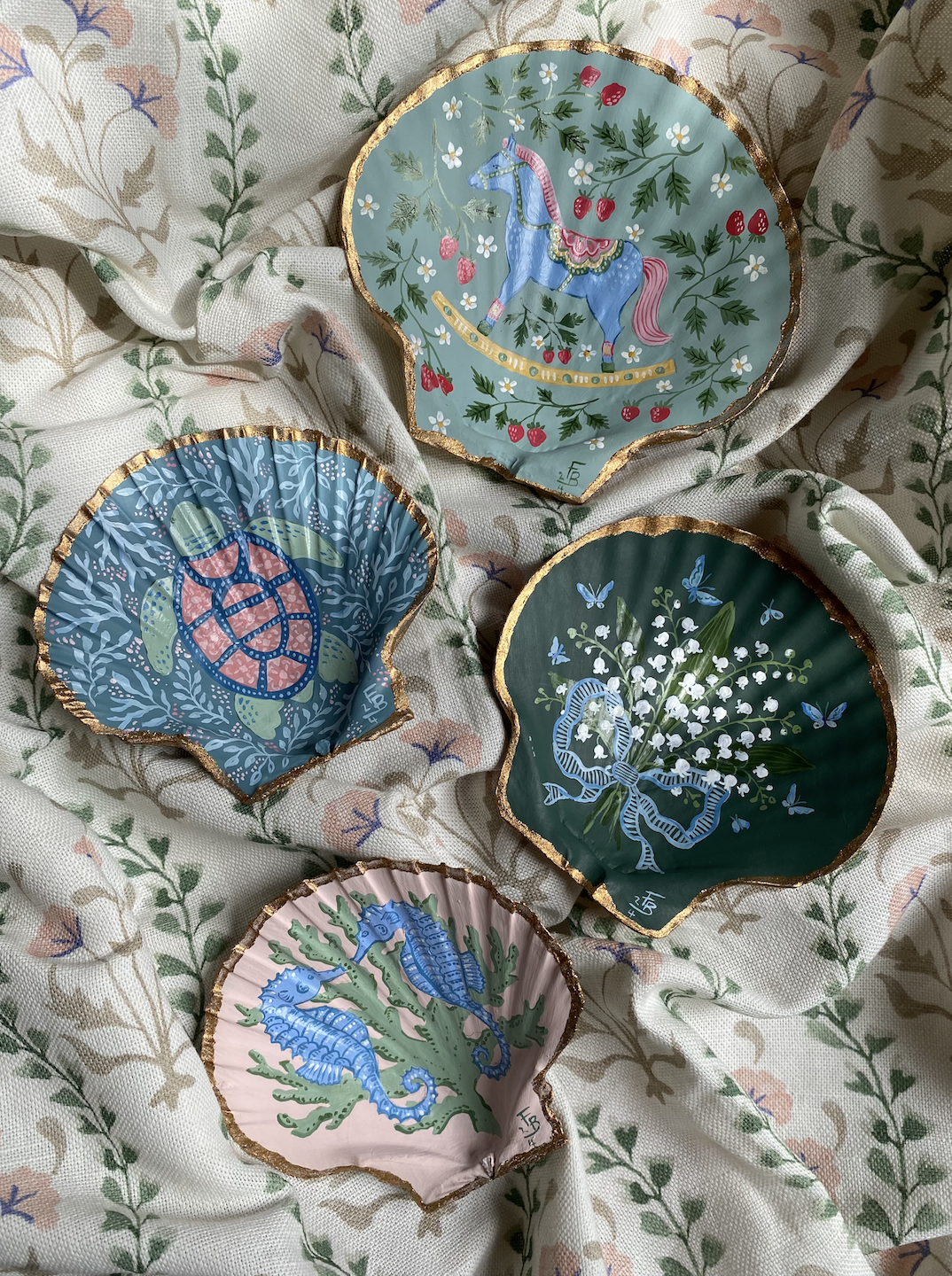 Handpainted Scallop Shell - Lily of the Valley