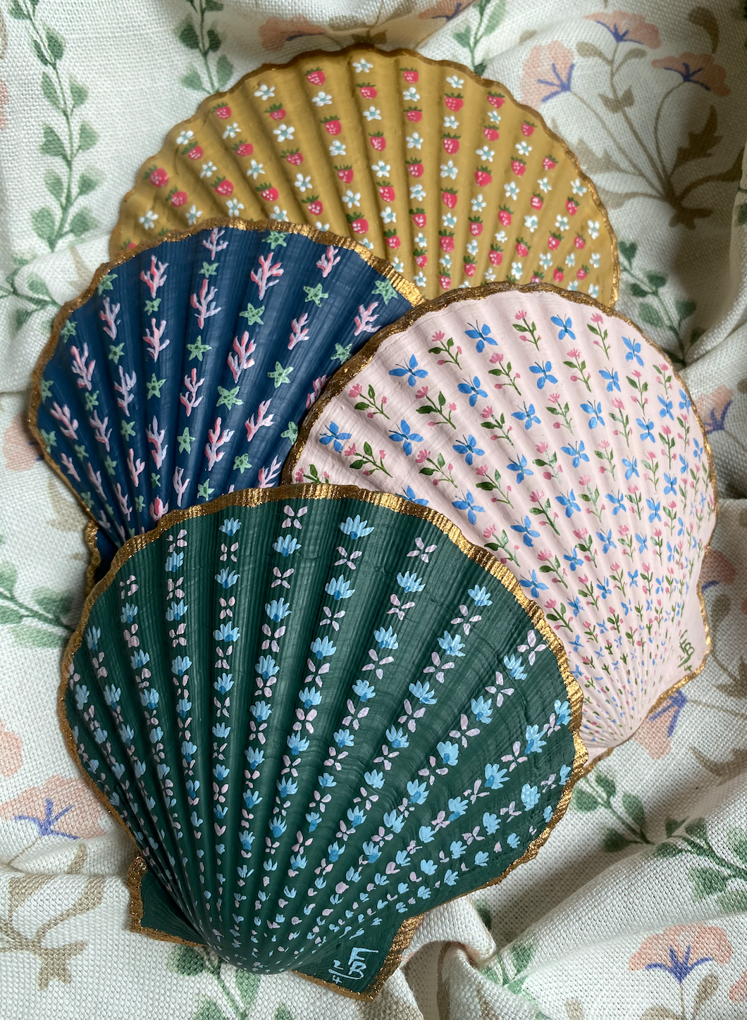 Handpainted Scallop Shell - Lily of the Valley