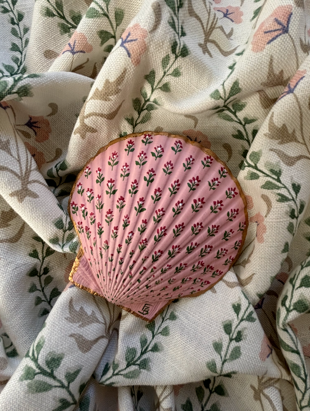 Medium hand-painted Scallop Shell - Pink Flower and Butterfly