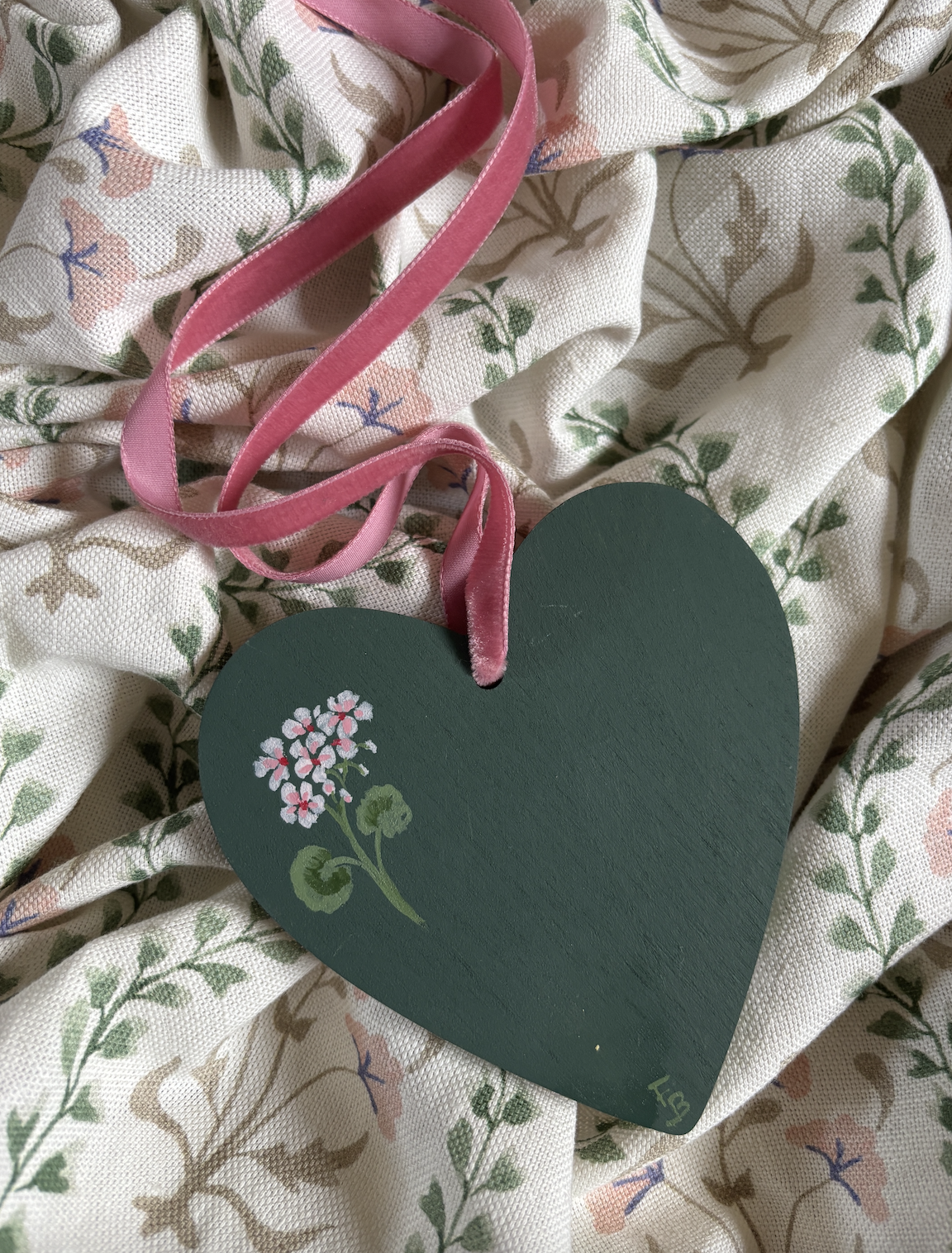 Wooden Heart - Geraniums