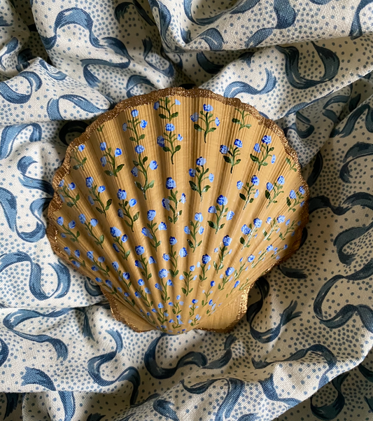 Hand-painted Scallop shell - Blue Flower