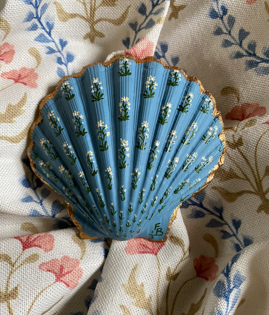 Hand-painted Scallop shell - White flower