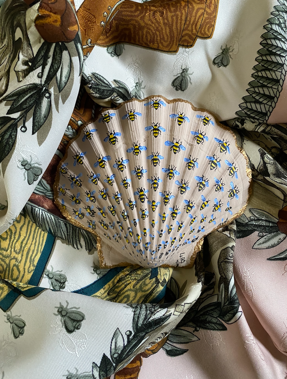 Shell Bee Hand-painted Scallop shell - Bee – Felicity-Buchanan-Designs