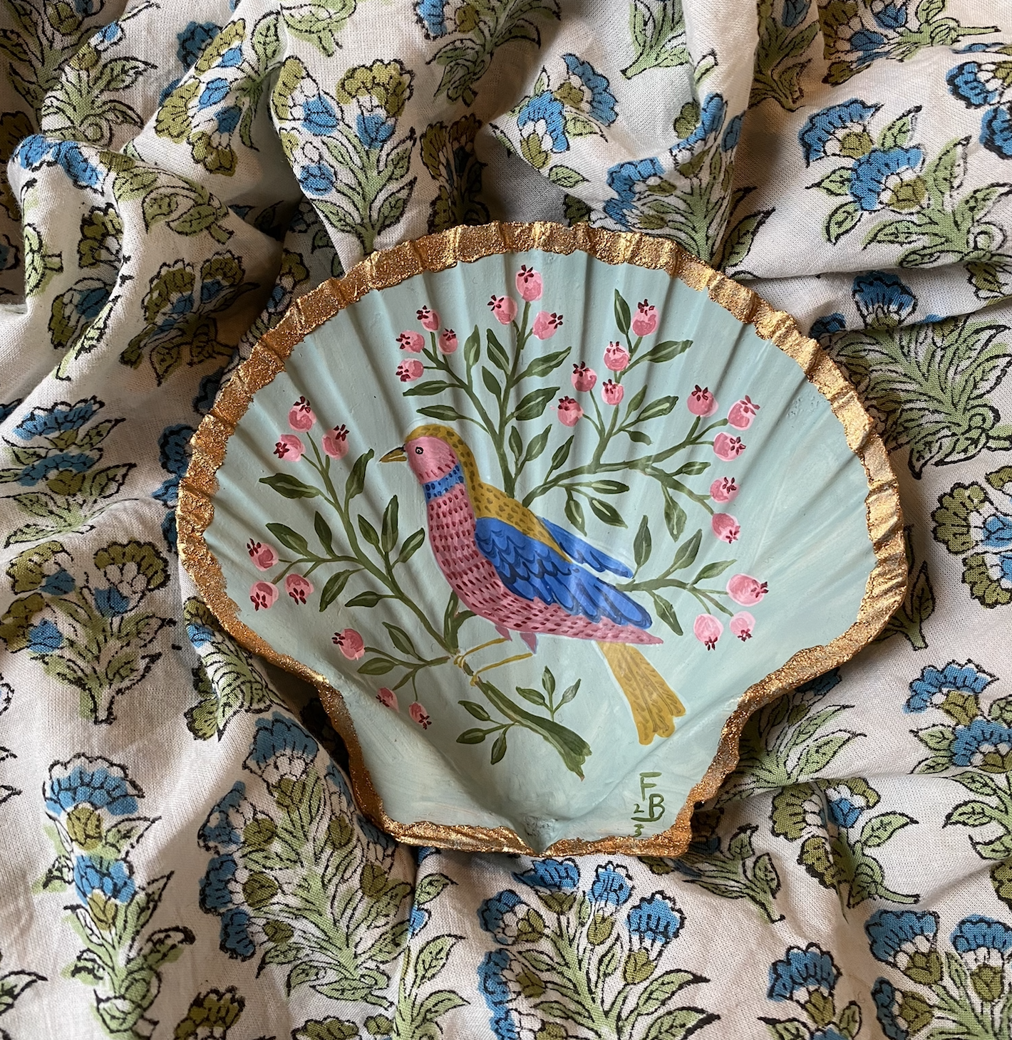Hand-painted Scallop shell - Bird and berries