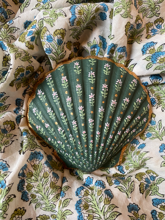 Hand-painted Scallop shell - Bird and berries