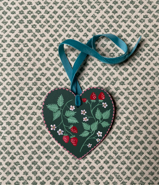 Wooden heart gift tag -  Summer Strawberries
