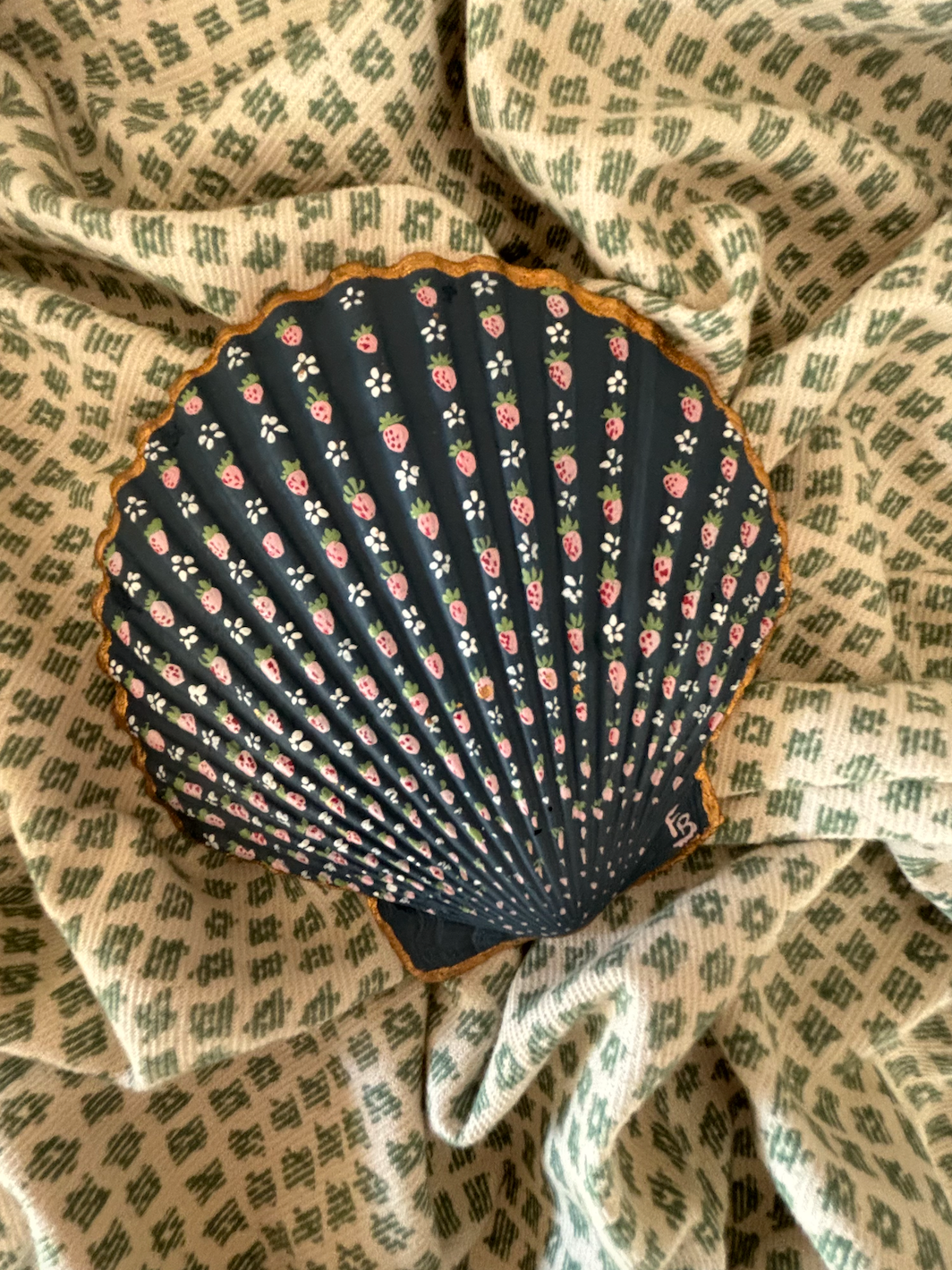 Large hand-painted Scallop Shell - Strawberries