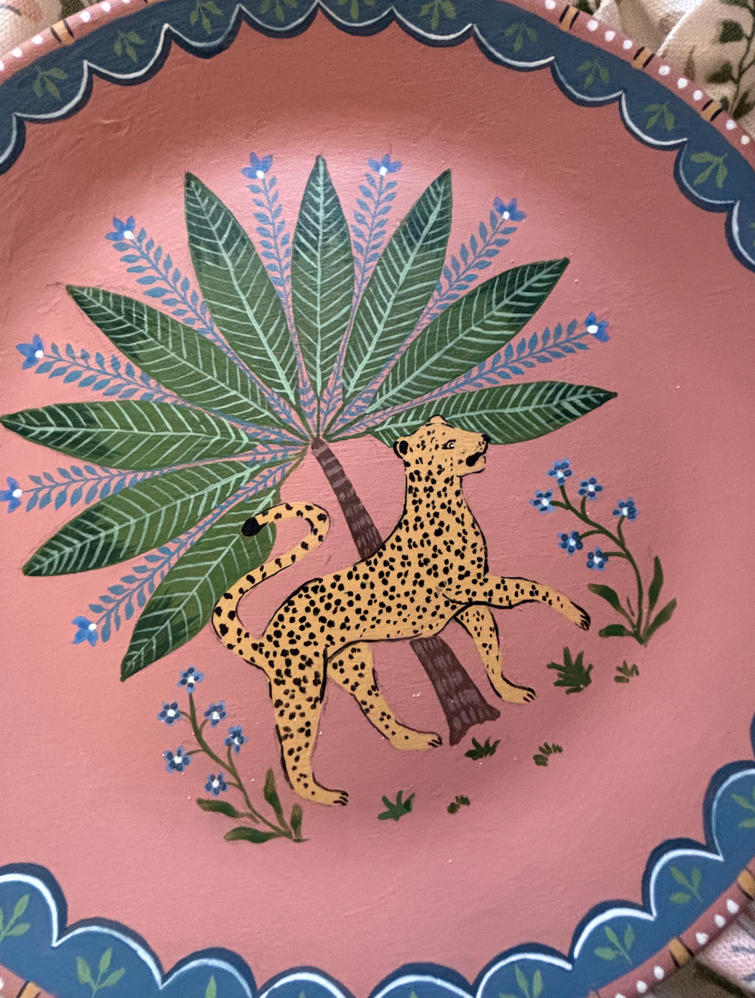 Large decorative plate - Leopard and palm