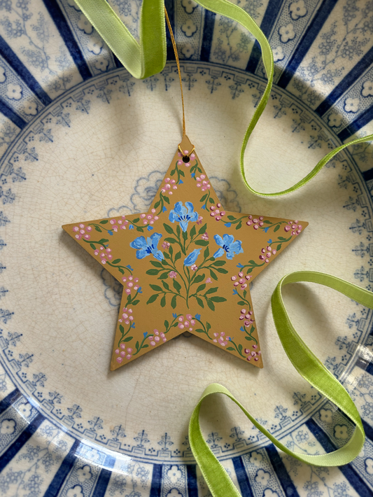 Star ornament/gift tag - Scandi flower