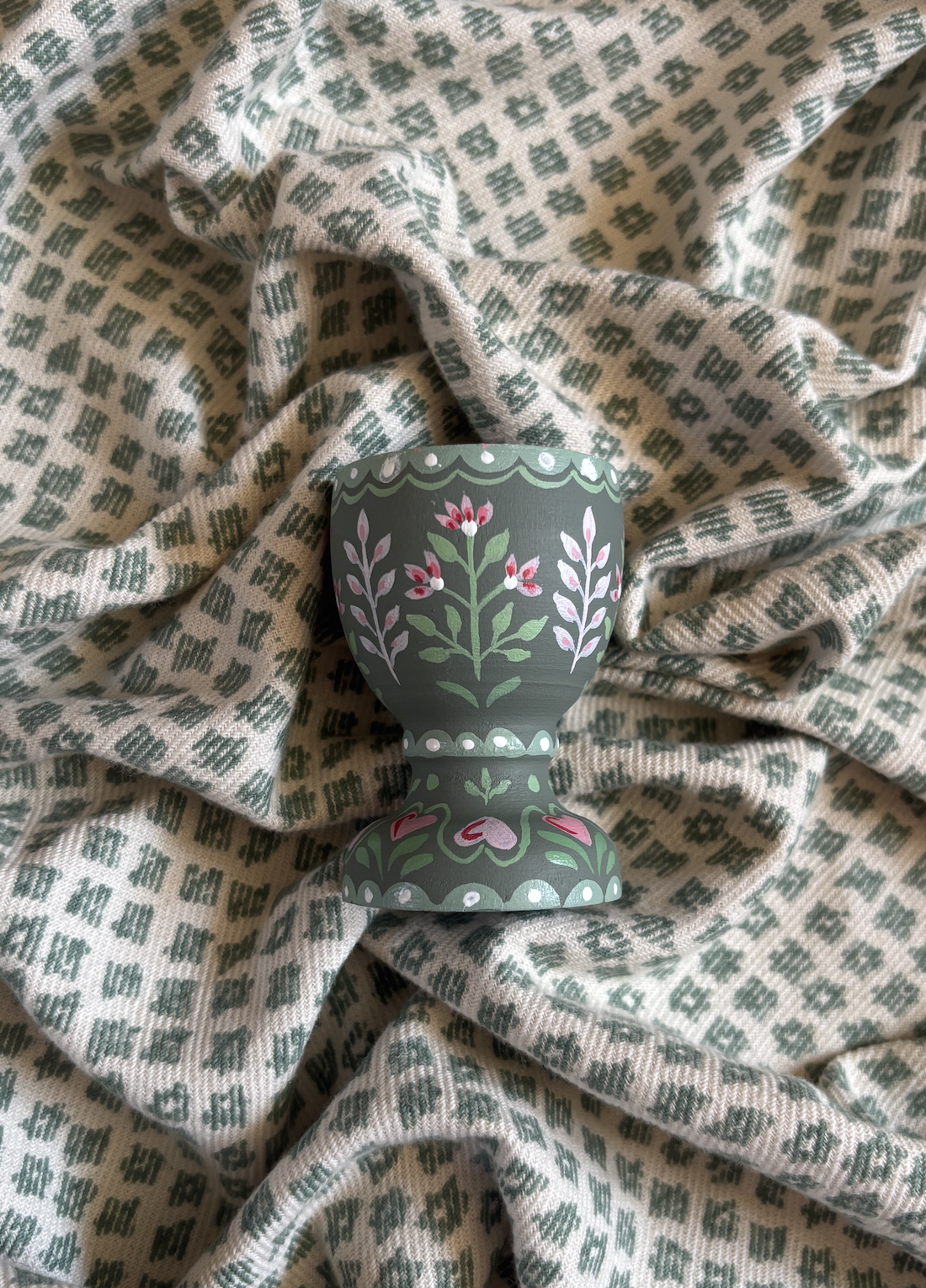 Hand-painted egg cup - Pink Indian flower