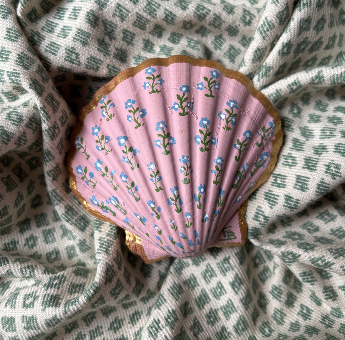 Scallop Shell - Floral Meadow