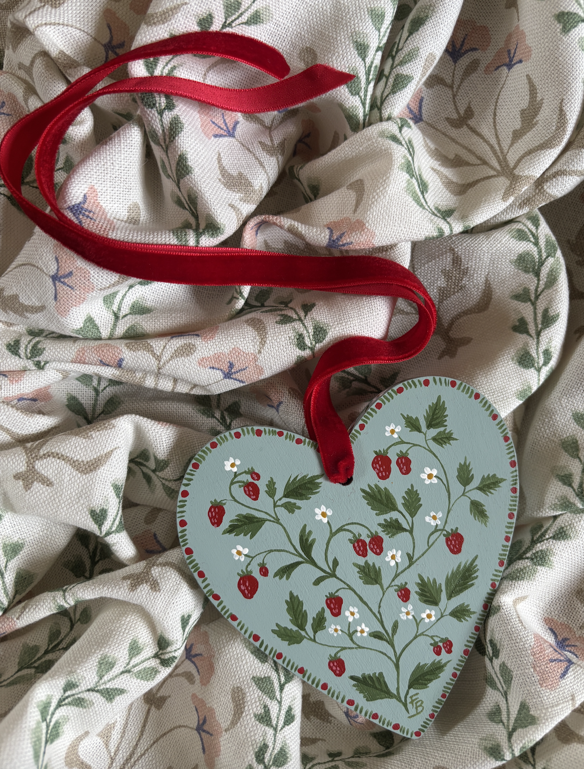 Wooden Heart - Sweet Strawberries