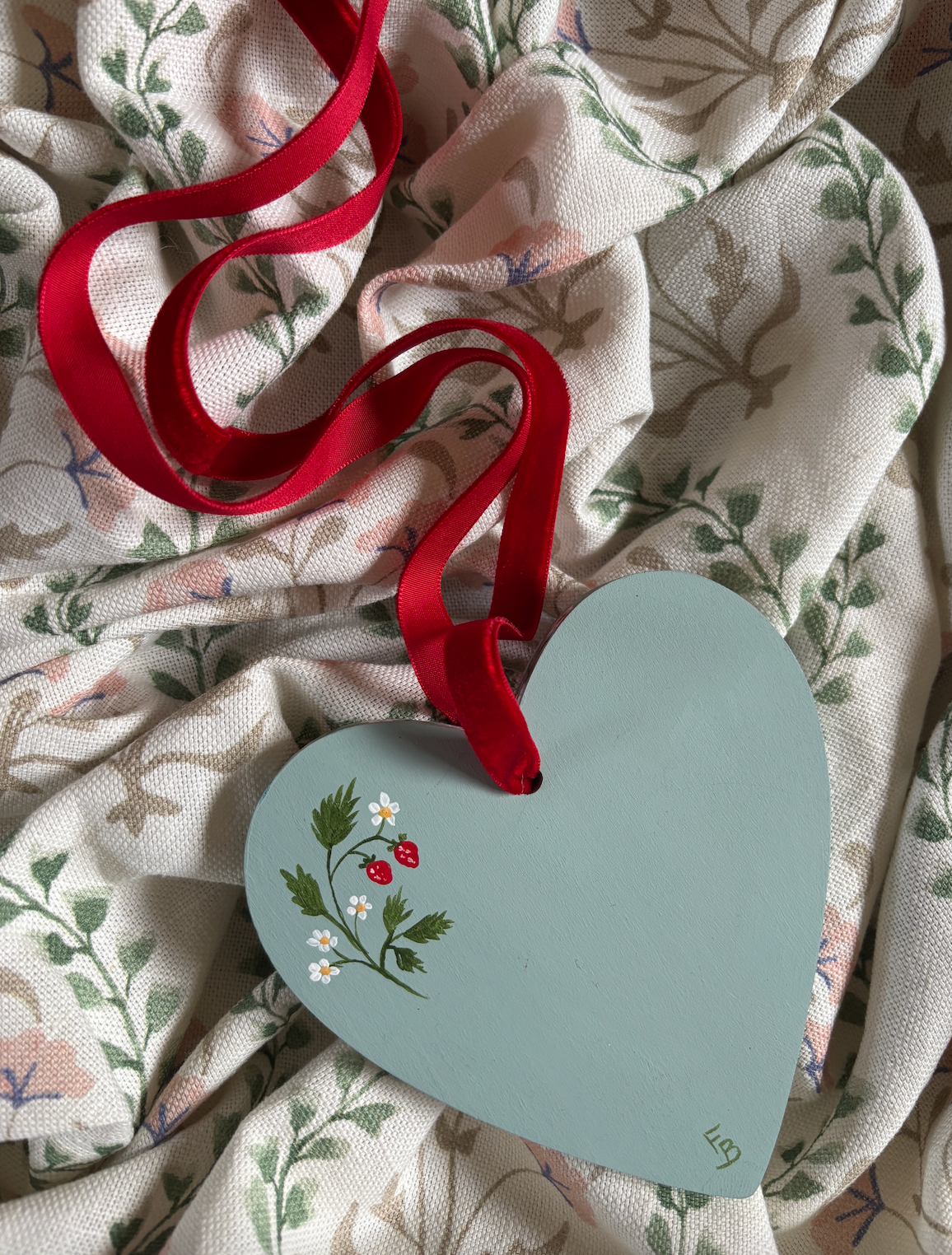 Wooden Heart - Sweet Strawberries