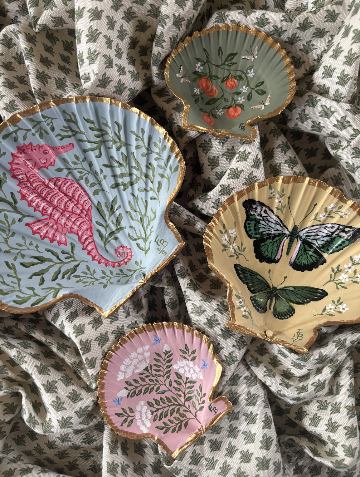 Small hand-painted scallop shell - Clementine