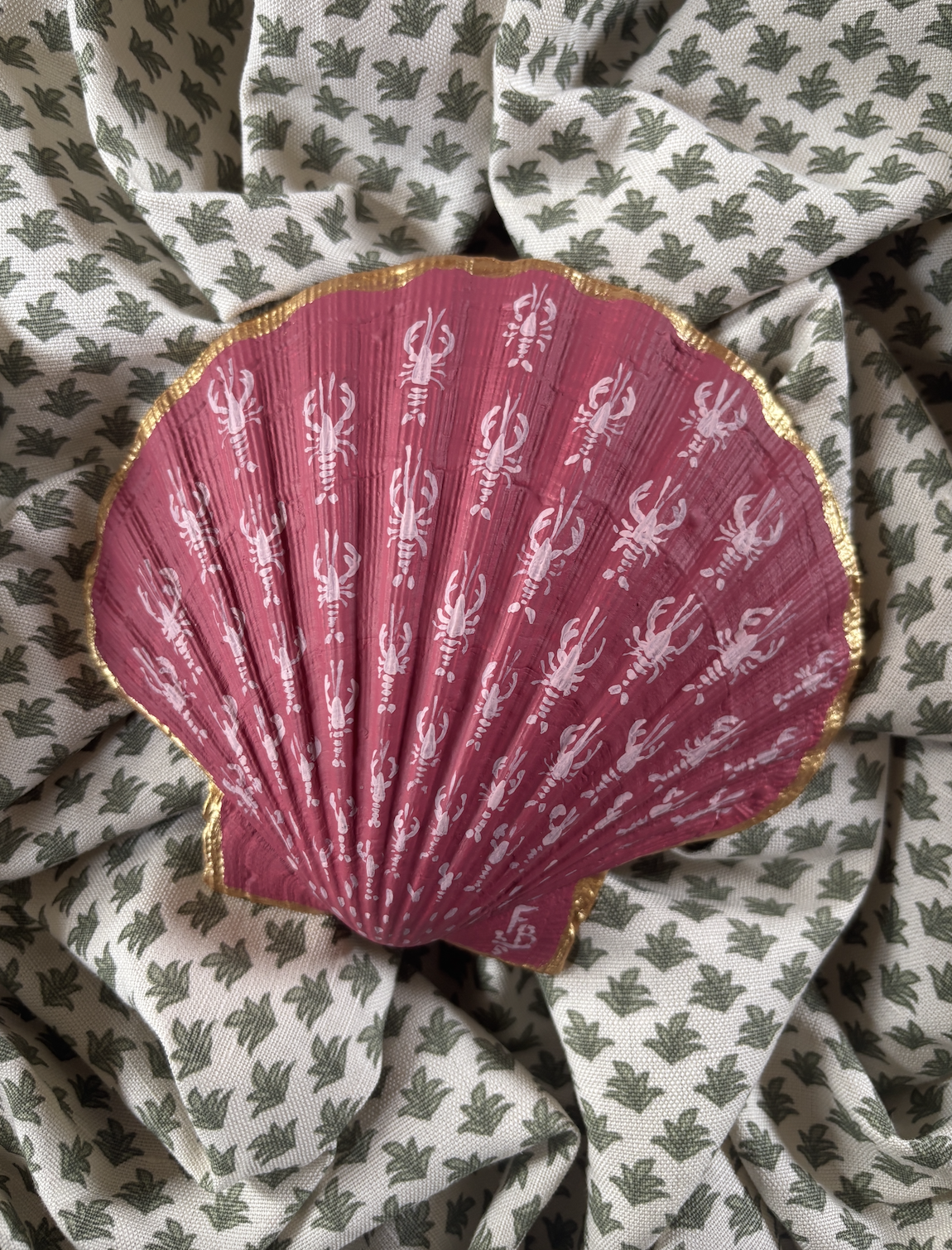 Large hand-painted scallop shell - Seahorse