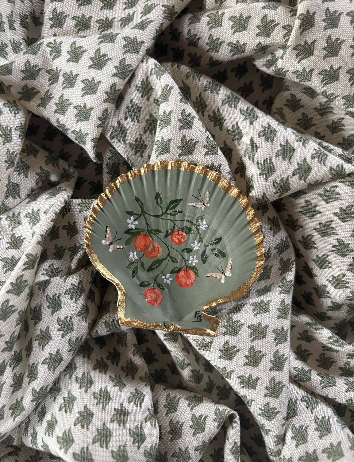 Small hand-painted scallop shell - Clementine